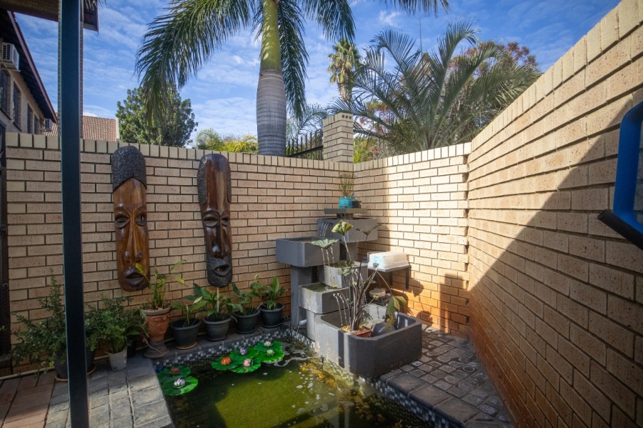 5 Bedroom Property for Sale in Safari Gardens North West